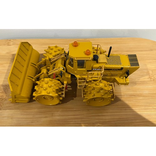 104 - SIKU / OLD CARS, FIAT ALLIS WHEELED COMPACTOR FR 20B, REF:3631, 1:50, MADE IN ITALY, DIE CAST, BOXED... 