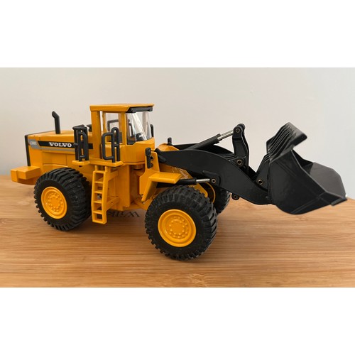 106 - JOAL COMPACT VOLVO L330C LOADER, REF:197, 1:50, DIE CAST, BOXED, GREAT CONDITION