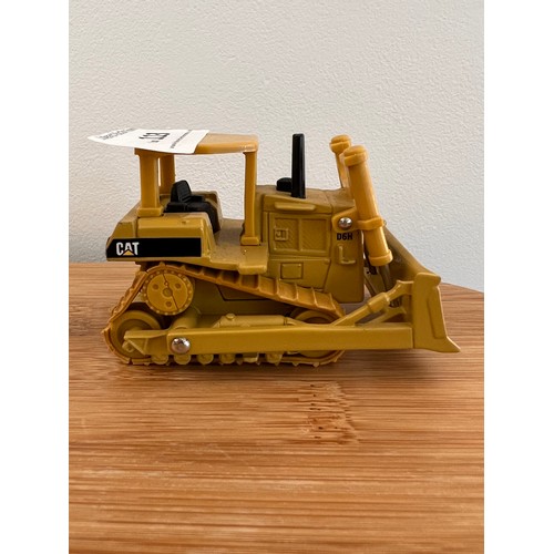 113 - ERTL, CAT D6H BULLDOZER, REF:2416, 1:64, DIE CAST, GOOD CONDITION, NO BOX (HAS BOTH TRACKS ON THE VE... 