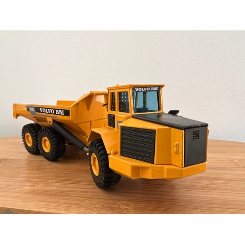 108 - JOAL COMPACT VOLVO BM, A-35, REF:238, ARTICULATED DUMPTRUCK, 1:50. DIE CAST, BOXED,GREAT CONDITION