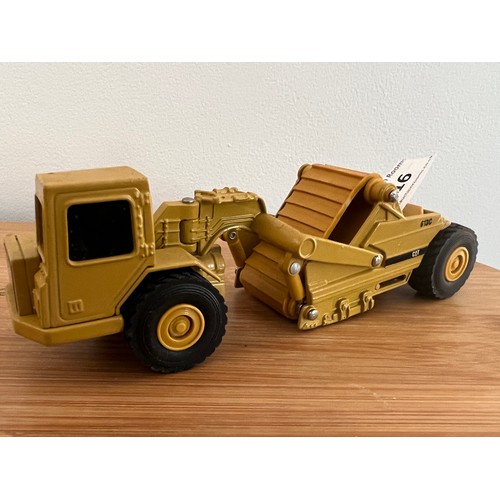 116 - ERTL, CATERPILLAR 613C ELEVATING SCRAPPER/EARTH MOVER, 1:64, DIE CAST, GOOD CONDITION, NO BOX