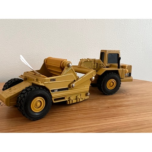 116 - ERTL, CATERPILLAR 613C ELEVATING SCRAPPER/EARTH MOVER, 1:64, DIE CAST, GOOD CONDITION, NO BOX