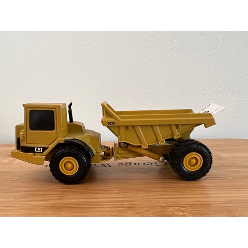 115 - ERTL, CATERPILLAR D25D ARTICULATED REAR DUMP TRUCK, 1:64, DIE CAST, GOOD CONDITION, NO BOX