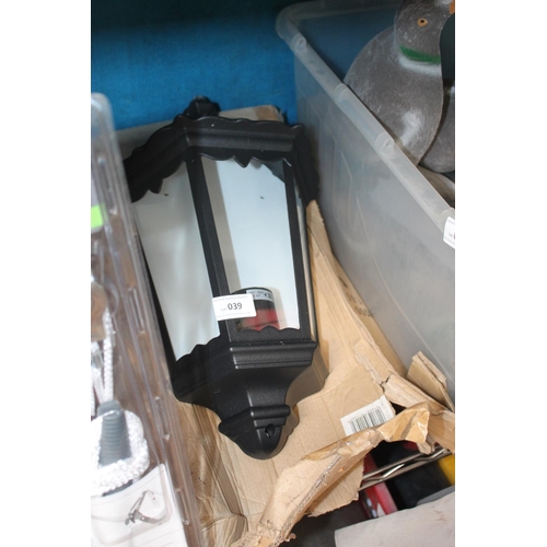 39 - BRAND NEW BOXED EXTERIOR BLACK WALL LIGHT