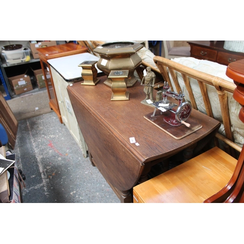 594 - OAK GATE-LEG TABLE