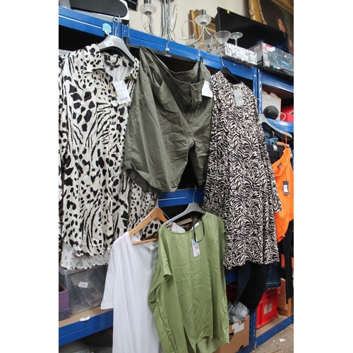LARGE BUNDLE OF NEW LADIES CLOTHING INCLUDING JEANS, BLOUSE, AND