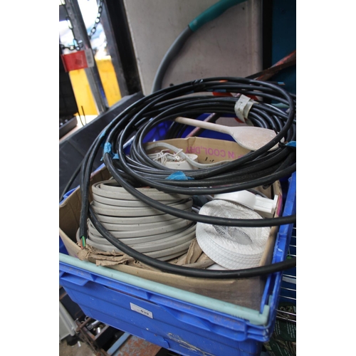 39 - LARGE BOX OF MIXED ELECTRICAL LEADS ETC