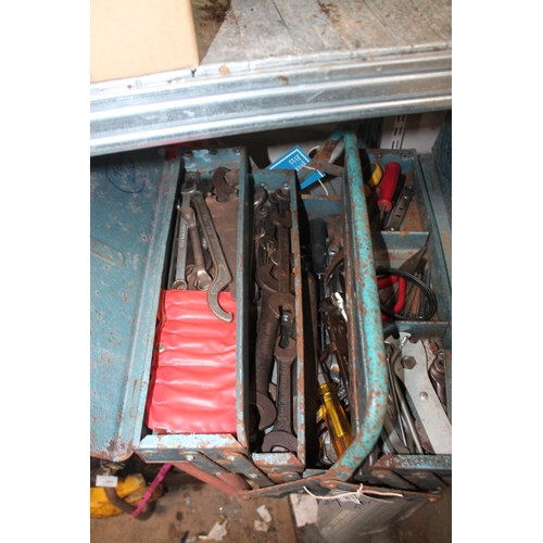 94 - CANTILEVER TOOL BOX OF MIXED TOOLS INCLUDING SPANNERS