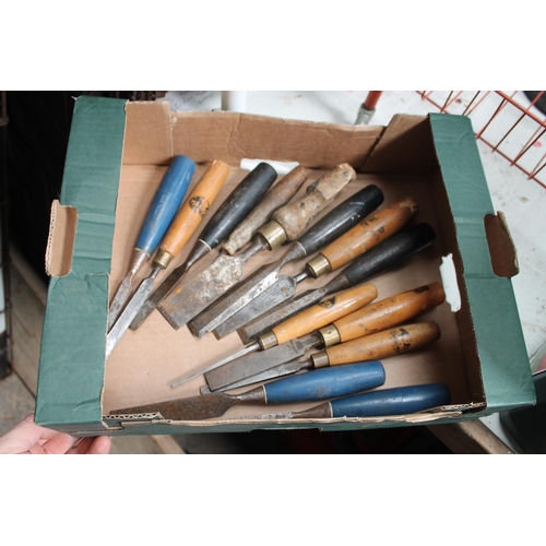 27 - 13 X MIXED CHISELS