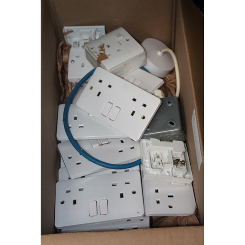 14 - BOX OF LIGHT AND SOCKET FITTINGS