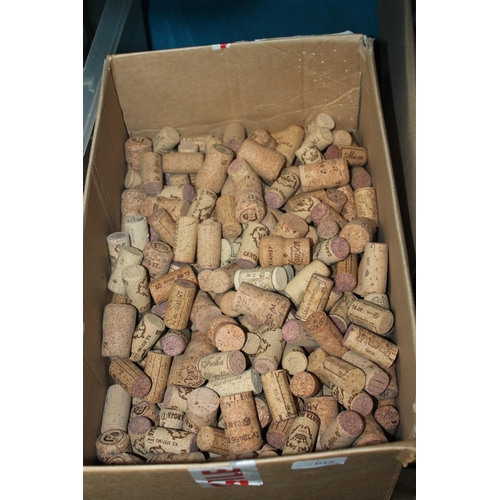 15 - SELECTION OF WINE AND CHAMPAGNE CORKS (LOTS!)