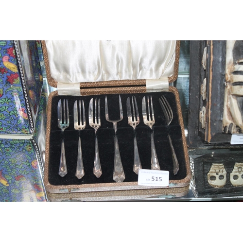 515 - BOX SET OF CAKE/PICKLE FORKS