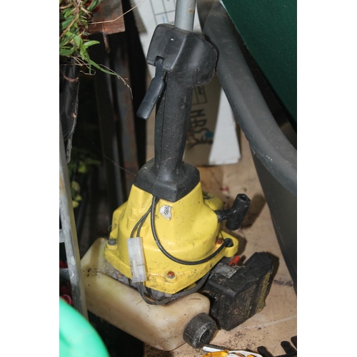 189 - MCCULLOCH TRIM-MAC 210 PETROL STRIMMER