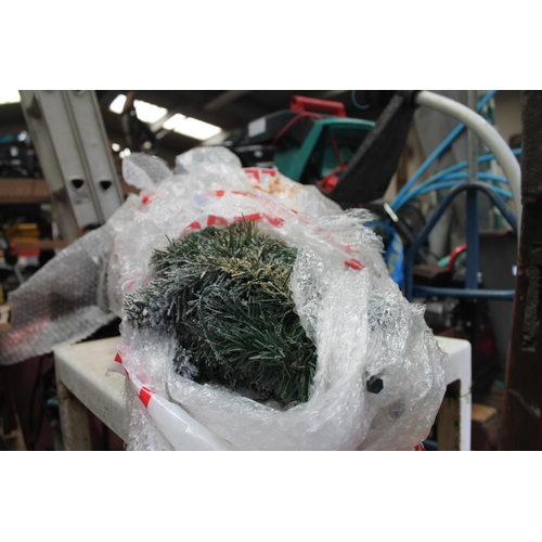 193 - FROSTING CHRISTMAS TREE