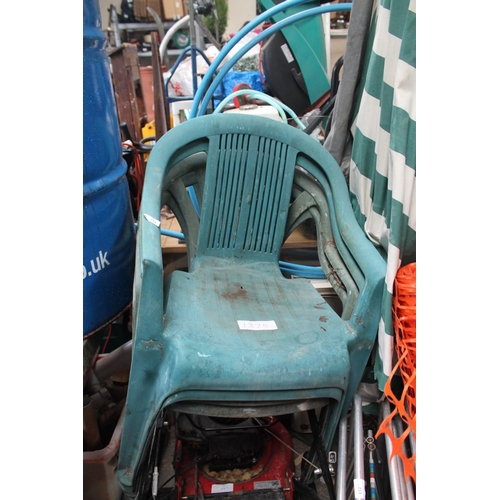 211 - 4 X PLASTIC GARDEN CHAIRS