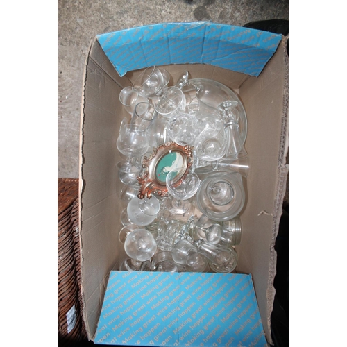 240 - BOX OF A QTY OF MIXED GLASSWARE