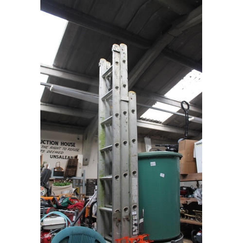 186 - INDUSTRIAL EXTENDING TRIPLE ALUMINIUM LARGE LADDER