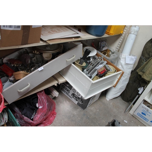 228 - 3 X DRAWERS OF ASSORTED HOUSEHOLD AND KITCHENWARE INCLUDING A 1977 JUBILEE MUG AND A CARRIAGE CLOCK ... 