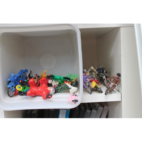 241 - JOBLOT OF MINIATURE MEN ON MOTORCYCLES