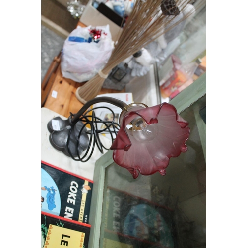 333 - GLASS SHADE LAMP VINTAGE