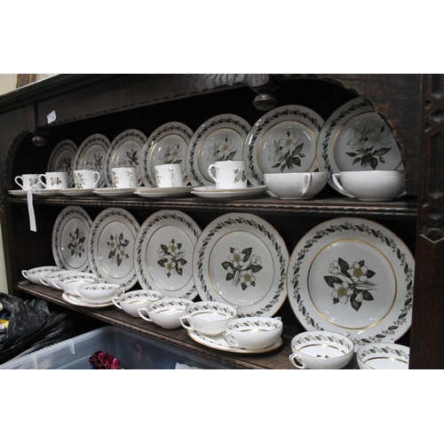 345 - ROYAL WORCESTER BERNINA DINNER SERVICE 6 PERSON SETTING  PLUS EXTRAS  ALL GOOD CONDITION