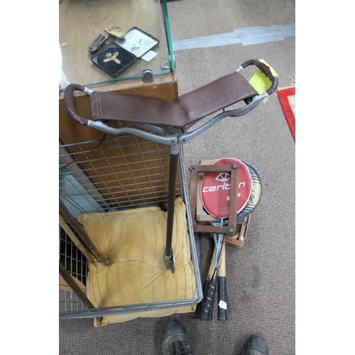 356 - VINTAGE FOLDING SHOOTING STICK