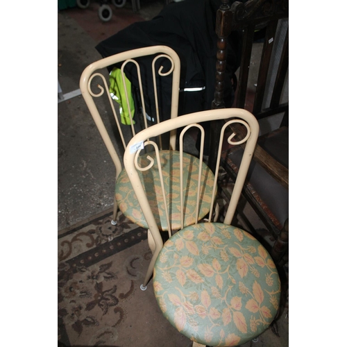 644 - 2 X VINTAGE CHAIRS