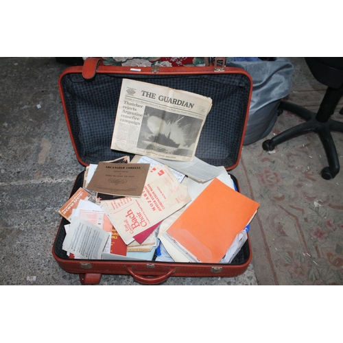 512 - VINTAGE SUITCASE CONTAINING SHEET MUSIC/ SCORES