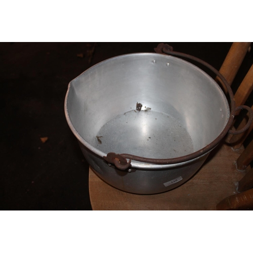 119 - LARGE ALUMINIUM JAM PAN