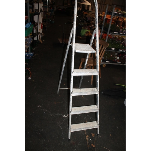 154 - ALUMINIUM STEP LADDERS