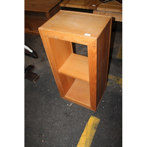 487 - HEAVY OAK OPEN DISPLAY UNIT