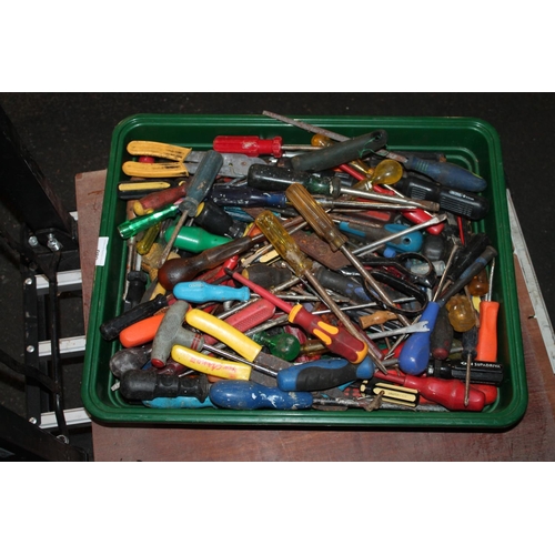 80 - LARGE QTY OF SCREW DRIVERS ETC