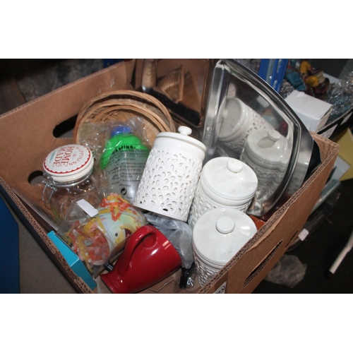 172 - BOX OF KITCHENWARE