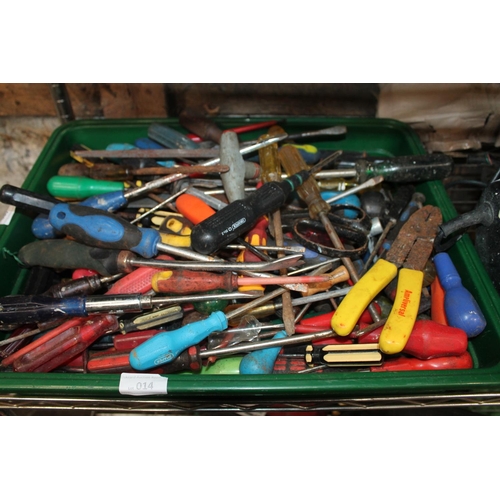 14 - LARGE SELECTION OF SCREW DRIVERS. ALL MIXED SIZES AND TYPES