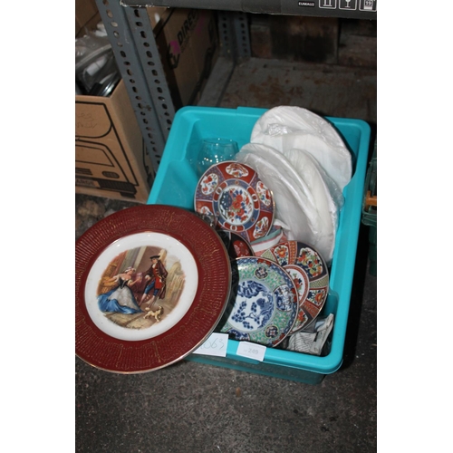 249 - BOX OF COLLECTABLE PLATES