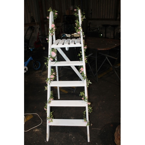 433 - WHITE PAINTED DECORATIVE 5 TIER LADDER