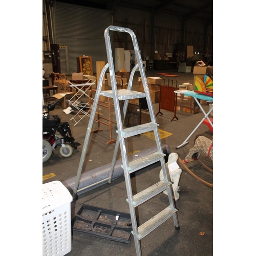 468 - 5 TIER ALUMINIUM STEP LADDER