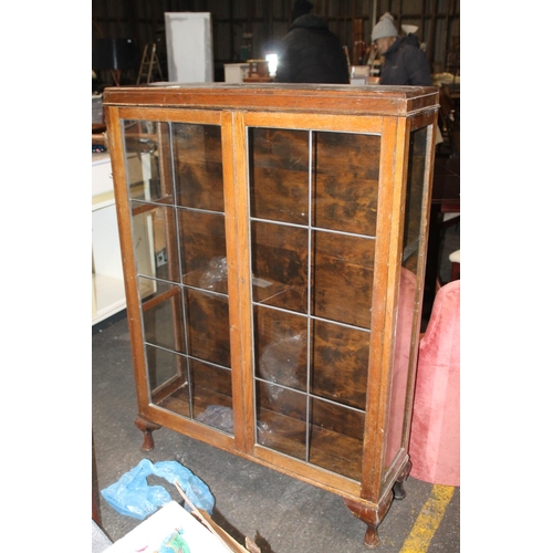 603 - 2 DOOR GLAZED DISPLAY CABINET