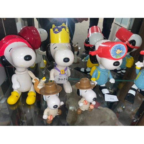 302 - A SELECTION OF COLLECTABLE SNOOPY'S