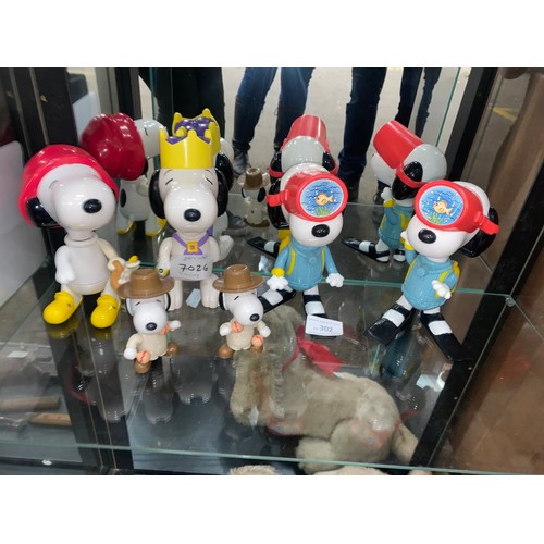 302 - A SELECTION OF COLLECTABLE SNOOPY'S