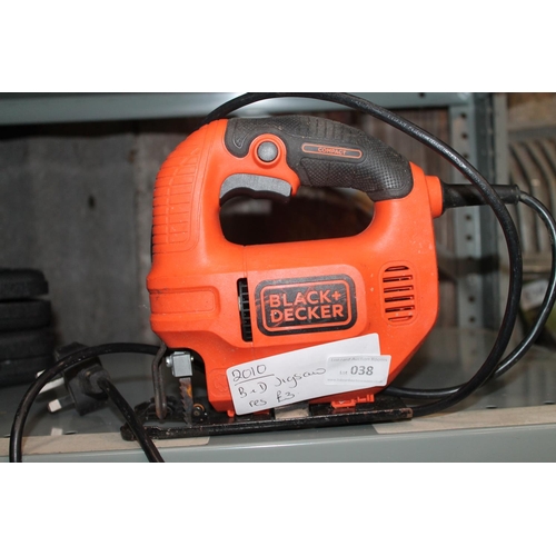 38 - BLACK AND DECKER JIGSAW