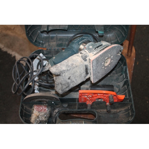 11 - BLACK AND DECKER KA230E SANDER