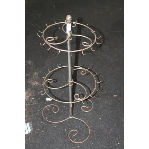 32 - SPINNING METAL HANGING RACK