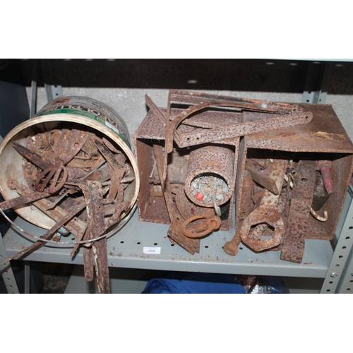 54 - QTY OF OLD METAL BRACKETS, HINGES AND OTHER METAL ITEMS