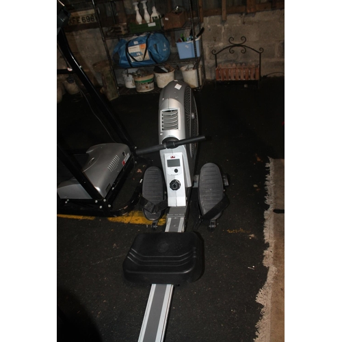 704 - ROWER BR2710 ROWING MACHINE