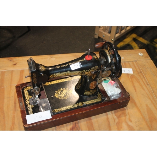 715 - SINGER SEWING MACHINE