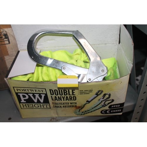 52 - IN BOX PORTWEST DOUBLE LANYARD