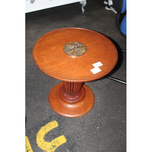 647 - A ROUND ART DECO COFFEE TABLE