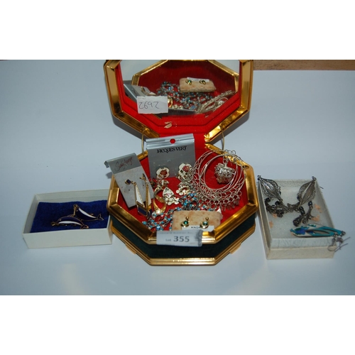 355 - SMALL JEWELLERY BOX INC COSTUME JEWELLERY EARINGS X 10