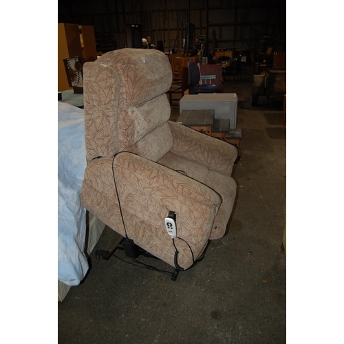 601 - ELECTRIC RISE AND RECLINER CHAIR